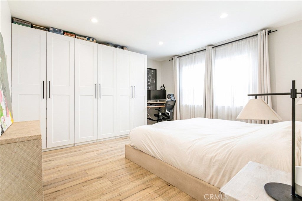 Van Nuys, California, 91402, United States, 3 Bedrooms Bedrooms, ,1 BathroomBathrooms,Residential,For Sale,1949812