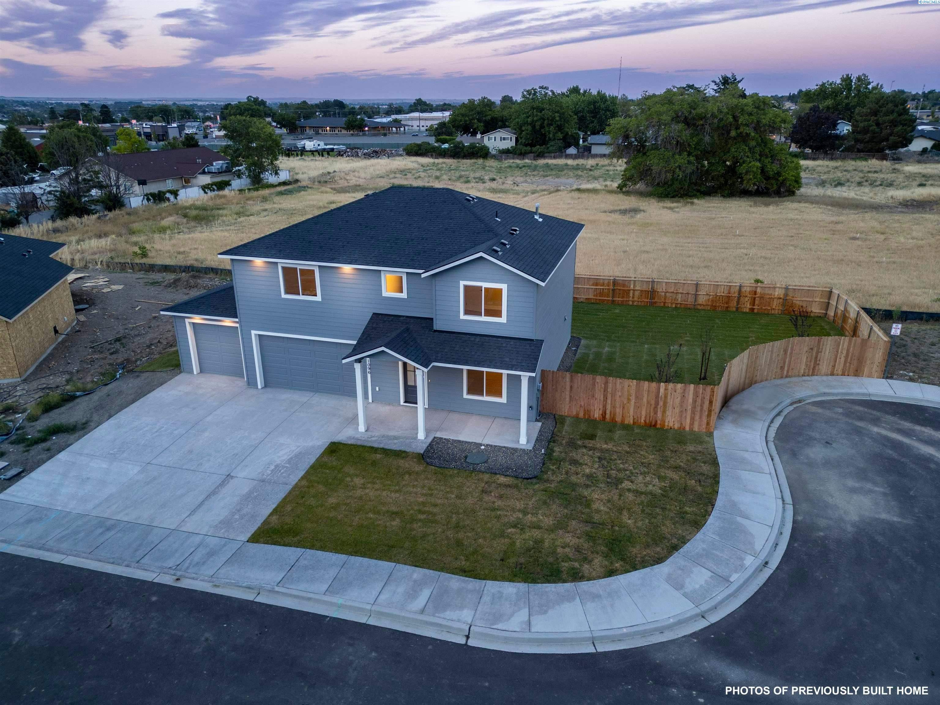 Richland, Washington, 99352, United States, 4 Bedrooms Bedrooms, ,2 BathroomsBathrooms,Residential,For Sale,1980834