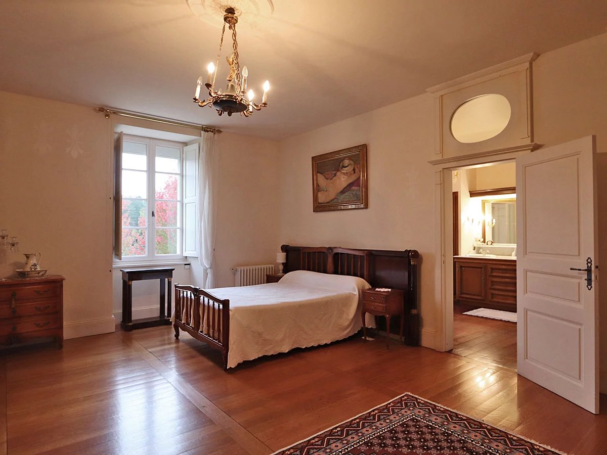 Bergerac, New Aquitaine, 24100, FR, 6 Bedrooms Bedrooms, ,4 BathroomsBathrooms,Residential,For Sale,1995551