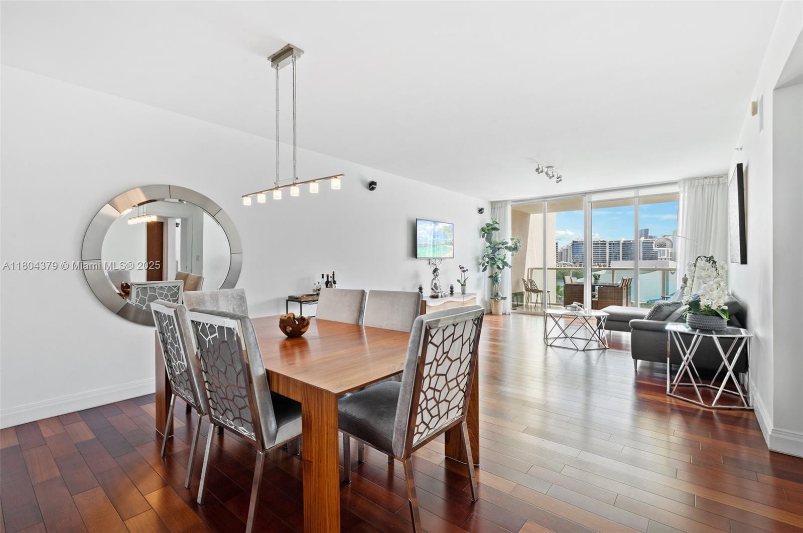 Aventura, Florida, 33180, United States, 2 Bedrooms Bedrooms, ,3 BathroomsBathrooms,Residential,For Sale,1826878
