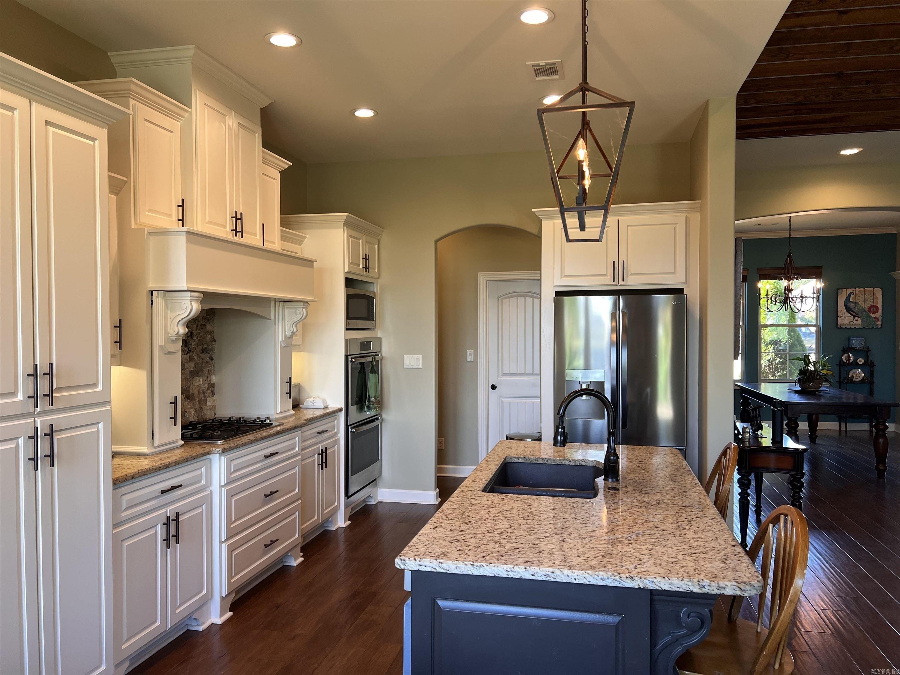 Hot Springs, Arkansas, 71913, United States, 3 Bedrooms Bedrooms, ,3 BathroomsBathrooms,Residential,For Sale,1976234