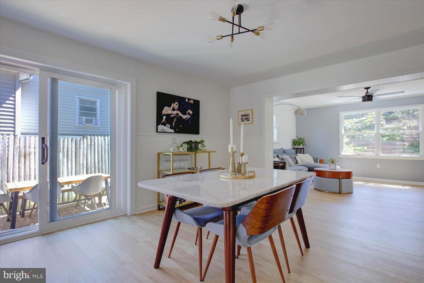 Arlington, Virginia, 22204, United States, 2 Bedrooms Bedrooms, ,1 BathroomBathrooms,Residential,For Sale,1951010