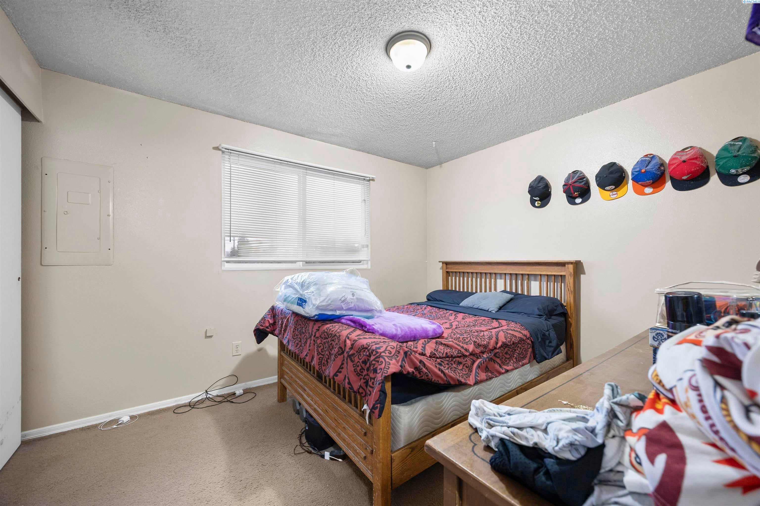 Zillah, Washington, 98953, United States, 9 Bedrooms Bedrooms, ,Residential,For Sale,2013273