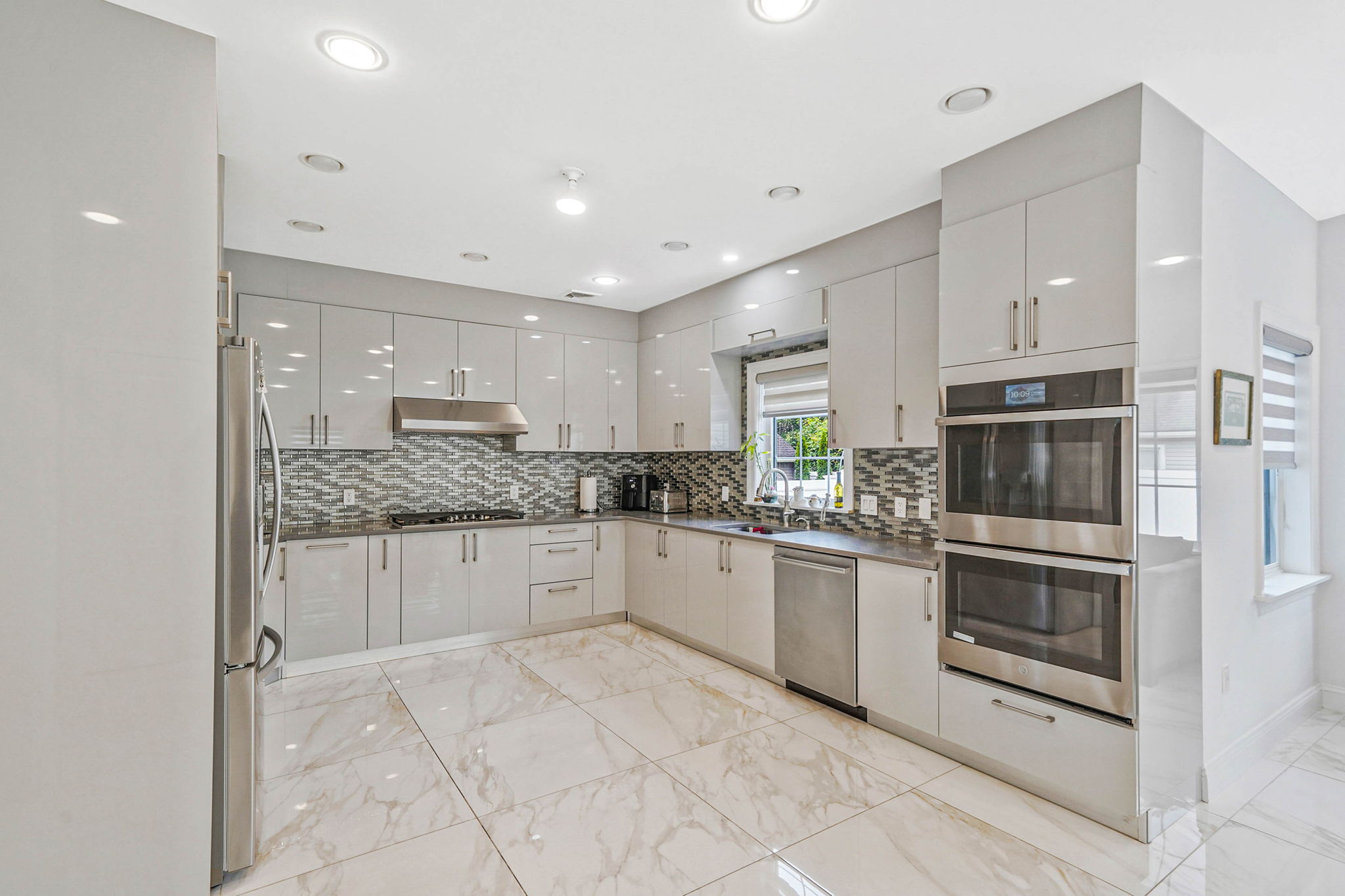 Cedarhurst, New York, 11516, United States, 5 Bedrooms Bedrooms, ,5 BathroomsBathrooms,Residential,For Sale,1851144