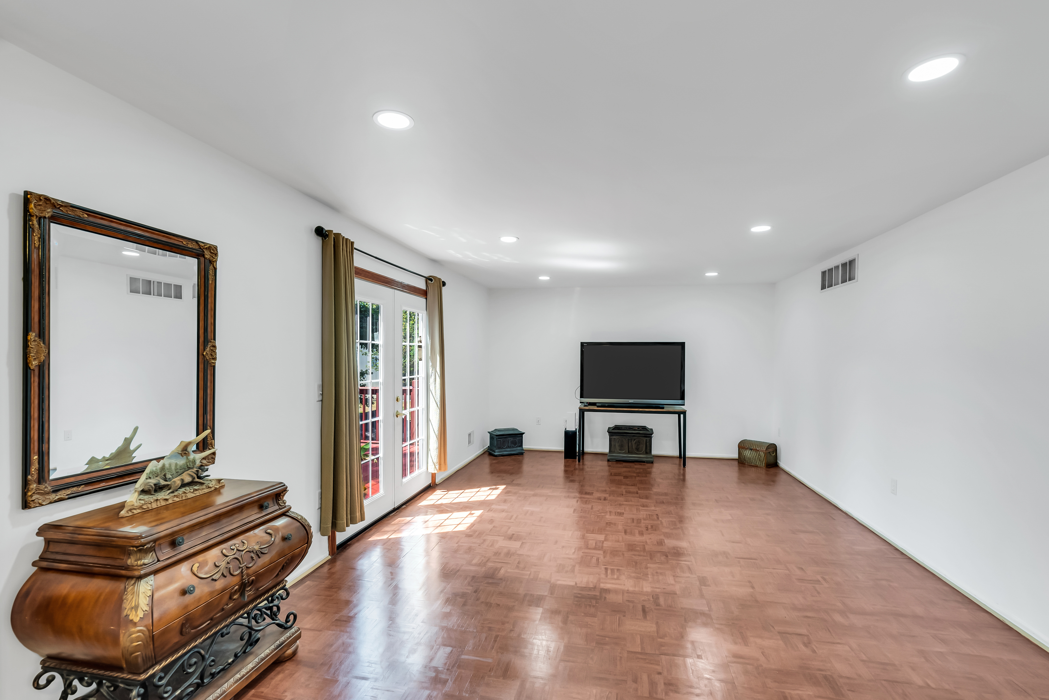  Woodland Hills Colonial Opportunity - 物件實景
