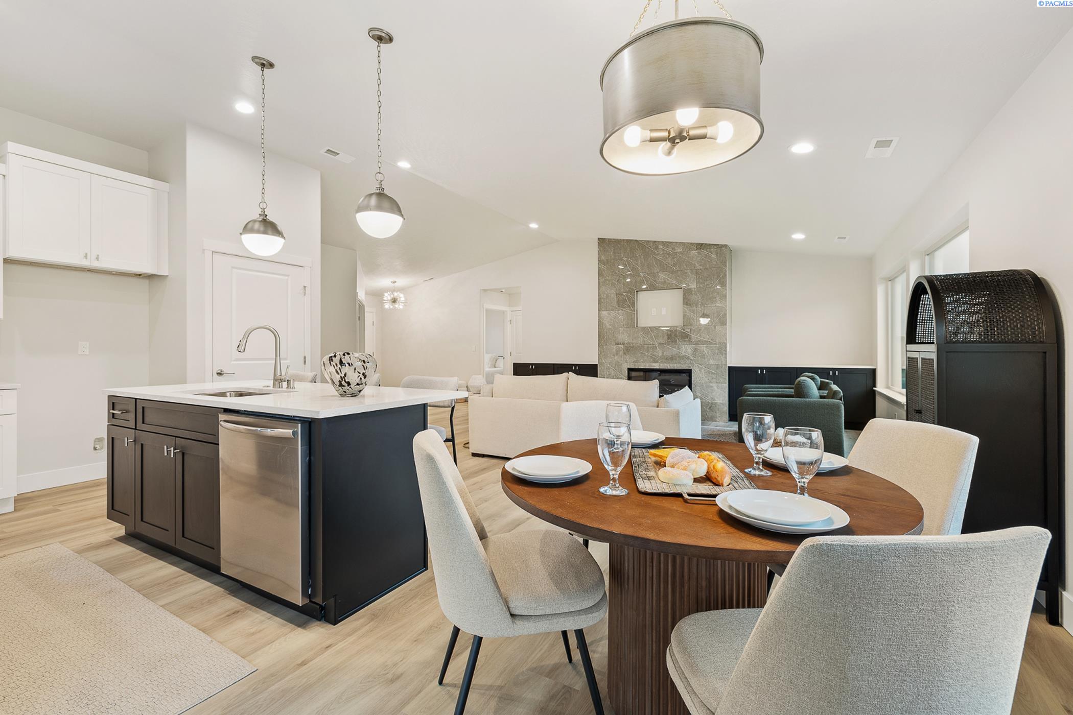 Kennewick, Washington, 99338, United States, 4 Bedrooms Bedrooms, ,1 BathroomBathrooms,Residential,For Sale,1973068