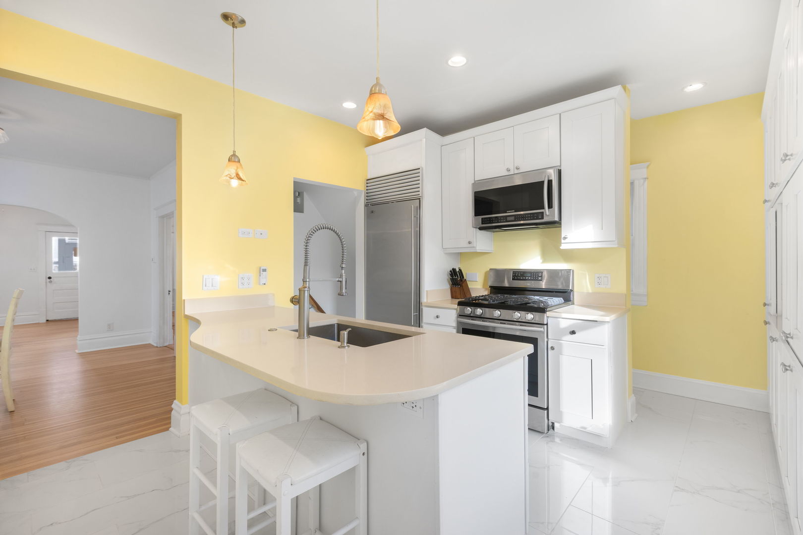 Lake Forest, Illinois, 60045, United States, 3 Bedrooms Bedrooms, ,2 BathroomsBathrooms,Residential,For Sale,1992856