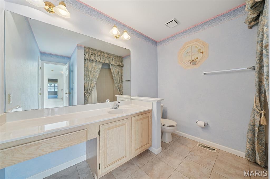 Ballwin, Missouri, 63021, United States, 4 Bedrooms Bedrooms, ,3 BathroomsBathrooms,Residential,For Sale,1989347