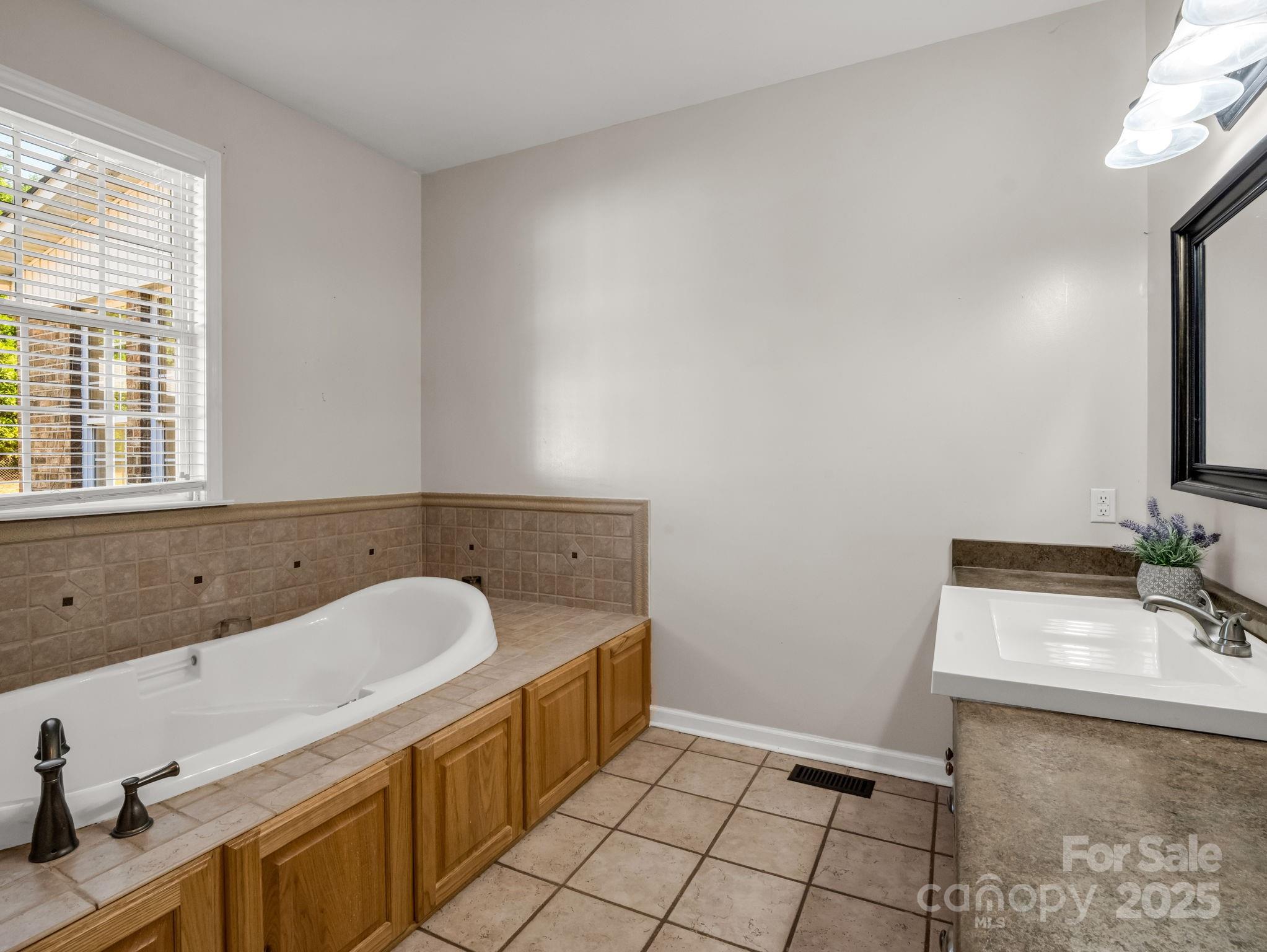 Shelby, North Carolina, 28152, United States, 3 Bedrooms Bedrooms, ,2 BathroomsBathrooms,Residential,For Sale,1969523