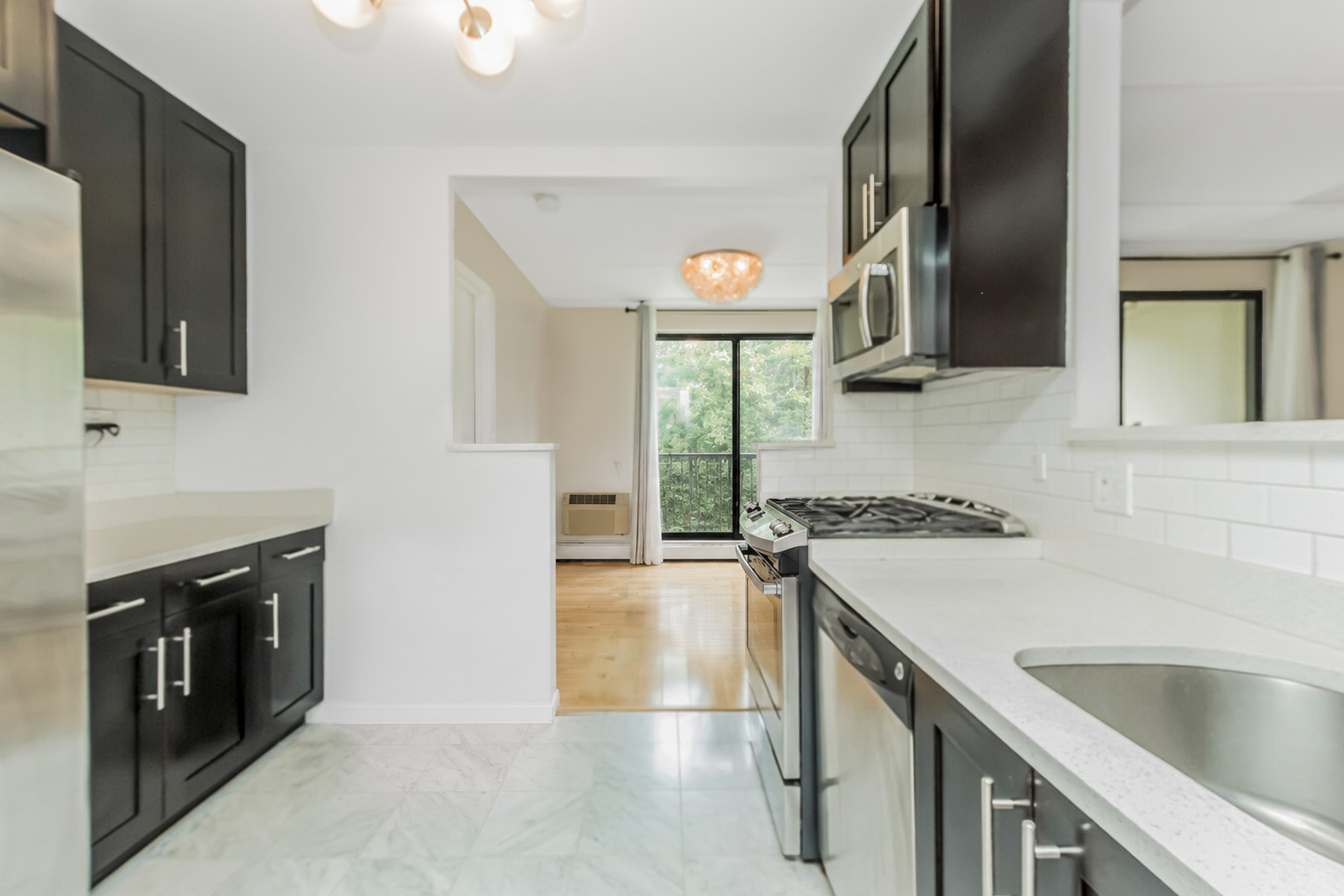  1155 Warburton Avenue - 物件實景