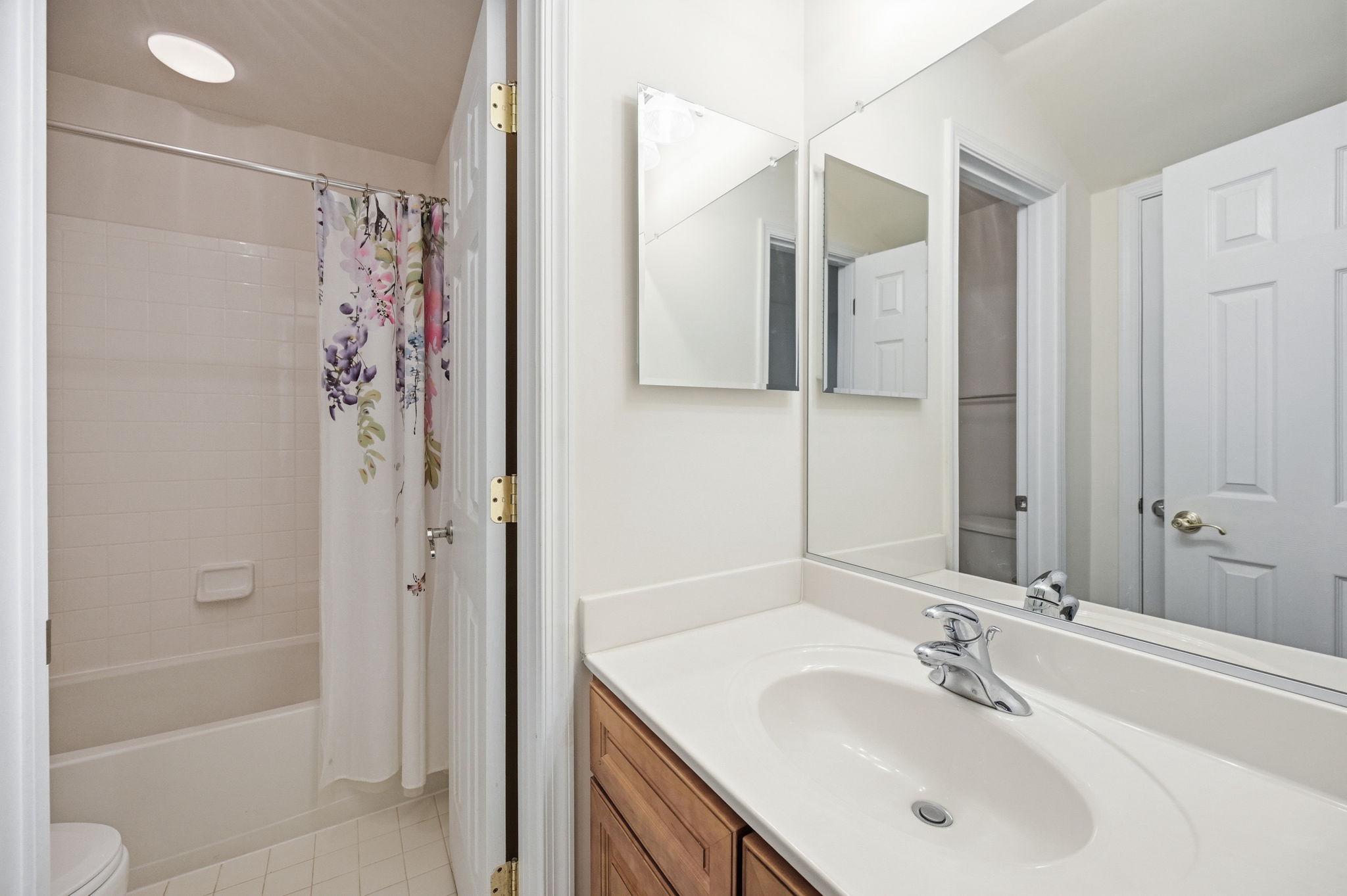 Triangle, Virginia, 22172, United States, 5 Bedrooms Bedrooms, ,4 BathroomsBathrooms,Residential,For Sale,2048381