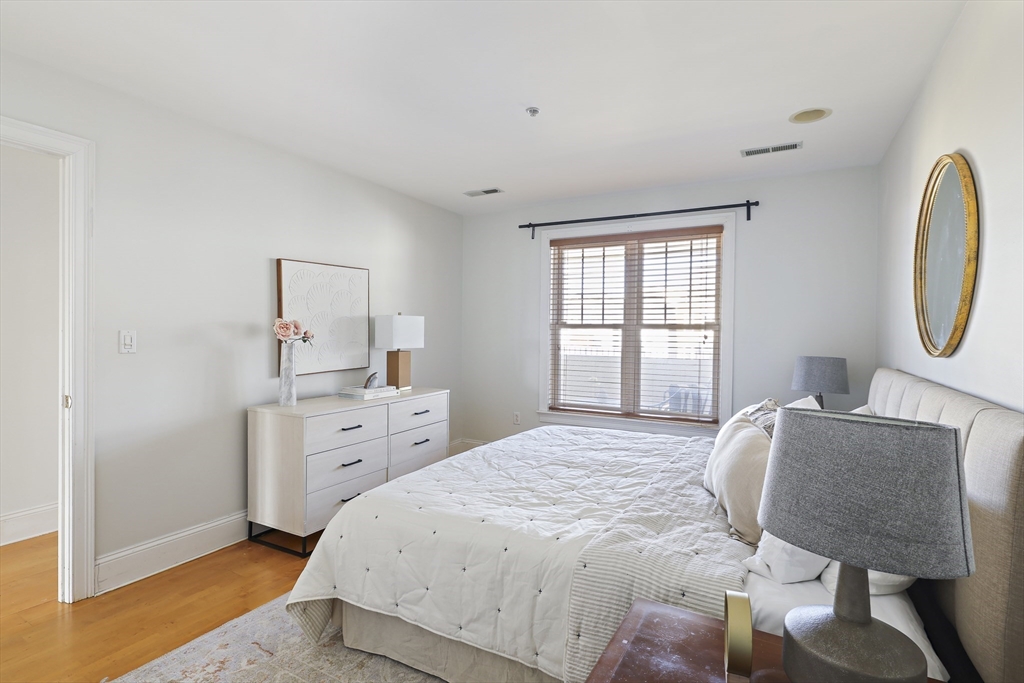 Boston, Massachusetts, 02127, United States, 2 Bedrooms Bedrooms, ,2 BathroomsBathrooms,Residential,For Sale,1940923