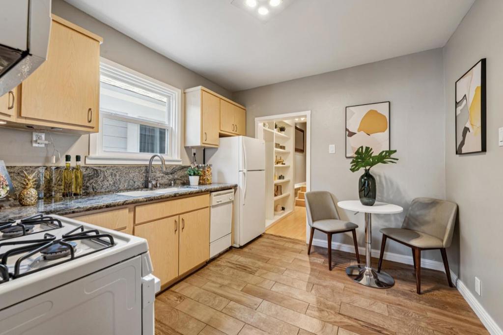 San Francisco, California, 94134, United States, 3 Bedrooms Bedrooms, ,2 BathroomsBathrooms,Residential,For Sale,1943072