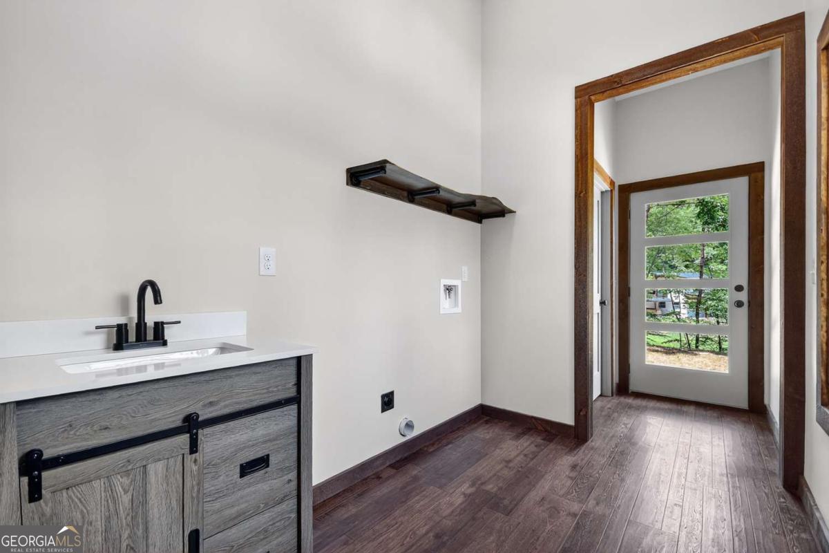 Mineral Bluff, Georgia, 30559, United States, 3 Bedrooms Bedrooms, ,3 BathroomsBathrooms,Residential,For Sale,1877867