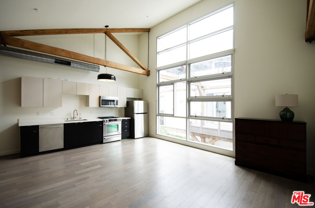 Los Angeles, California, 90013, United States, 1 Bedroom Bedrooms, ,1 BathroomBathrooms,Residential,For Sale,1906758