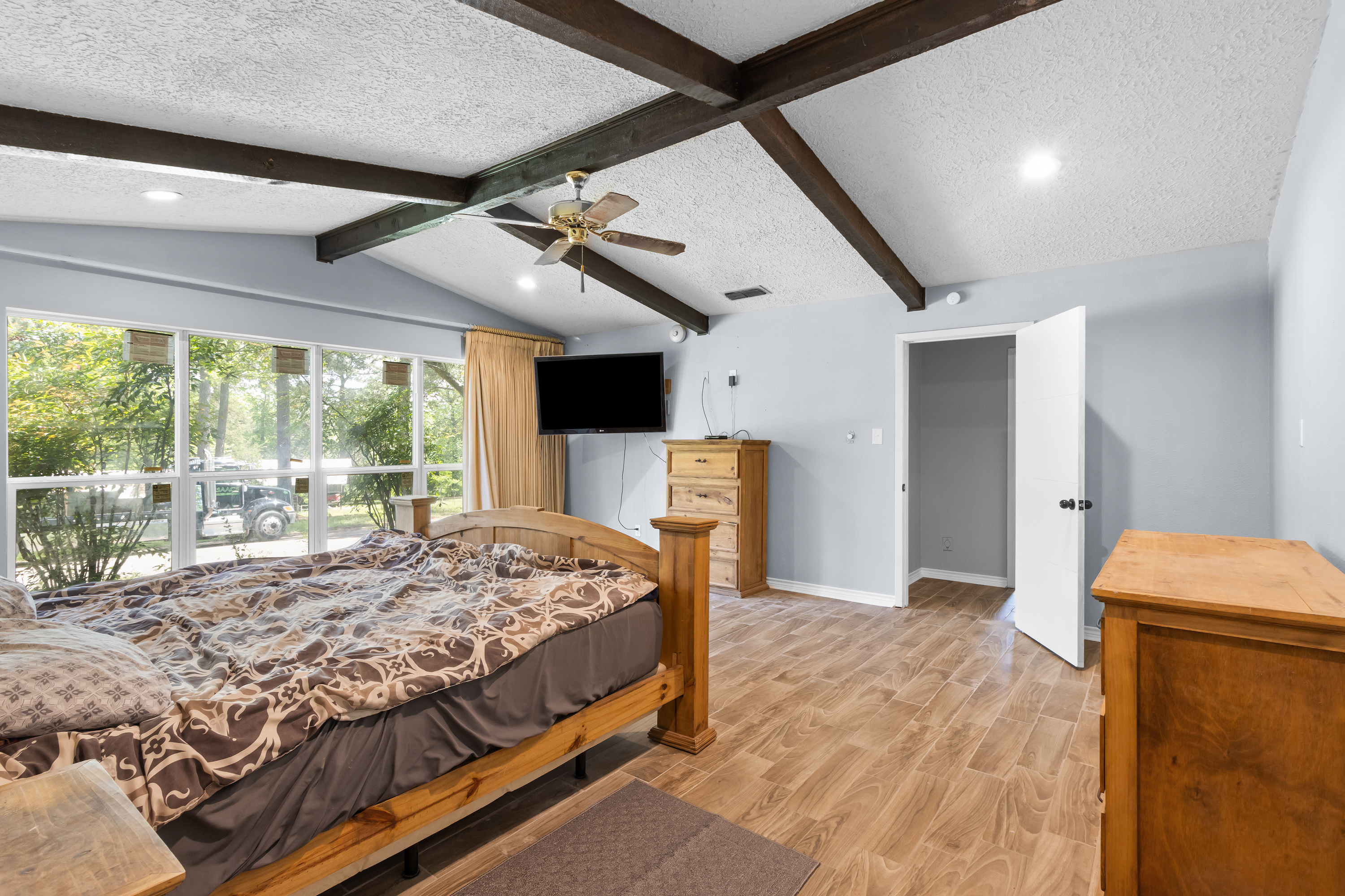 Henderson, Texas, 75652, United States, 6 Bedrooms Bedrooms, ,5 BathroomsBathrooms,Residential,For Sale,1920809