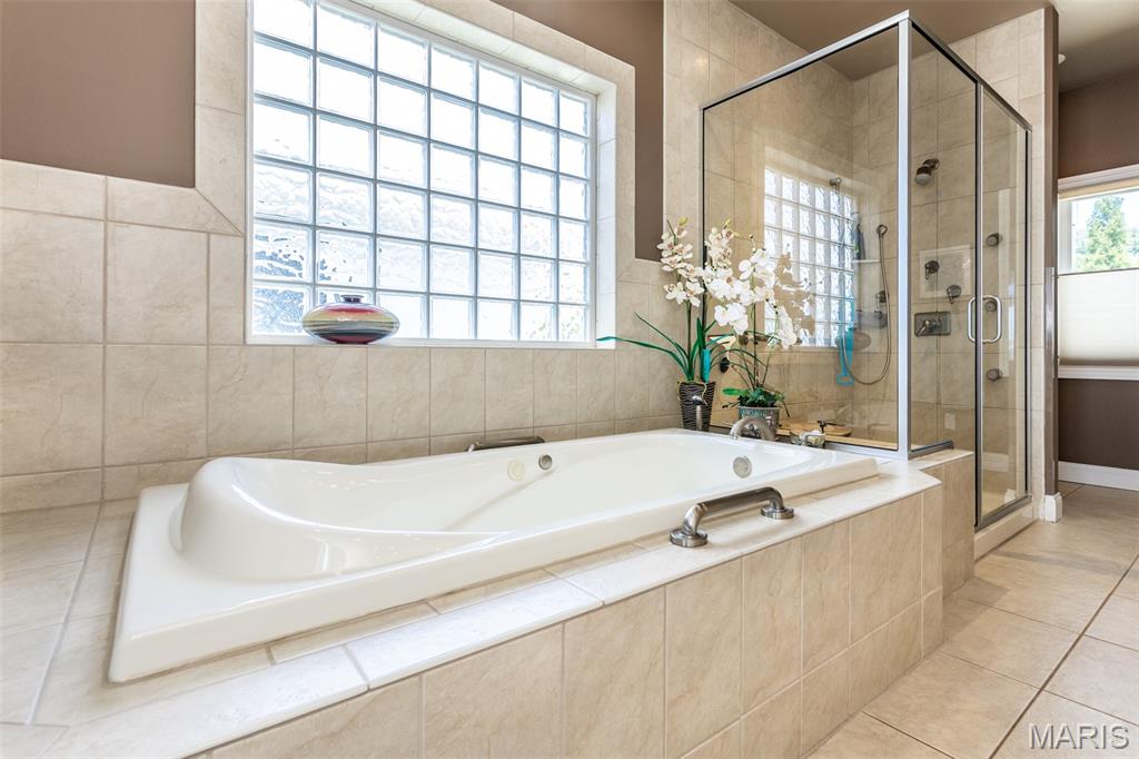 Grafton, Illinois, 62037, United States, 2 Bedrooms Bedrooms, ,2 BathroomsBathrooms,Residential,For Sale,1907573