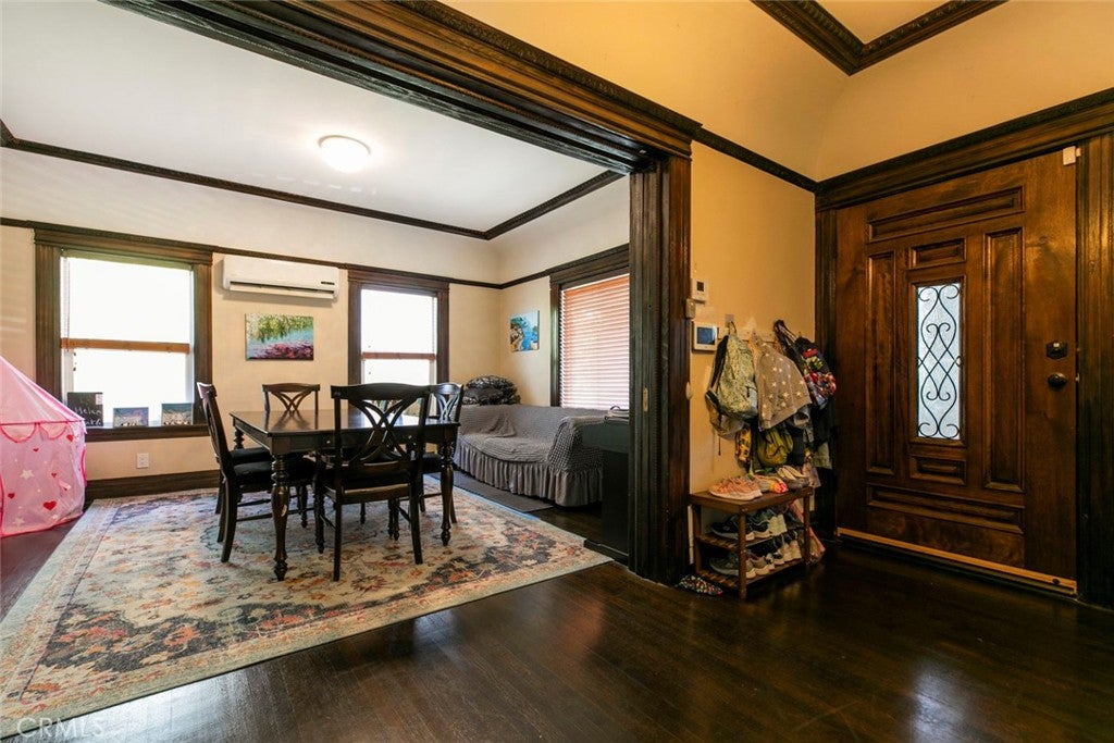 Los Angeles, California, 90006, United States, 5 Bedrooms Bedrooms, ,2 BathroomsBathrooms,Residential,For Sale,1940341