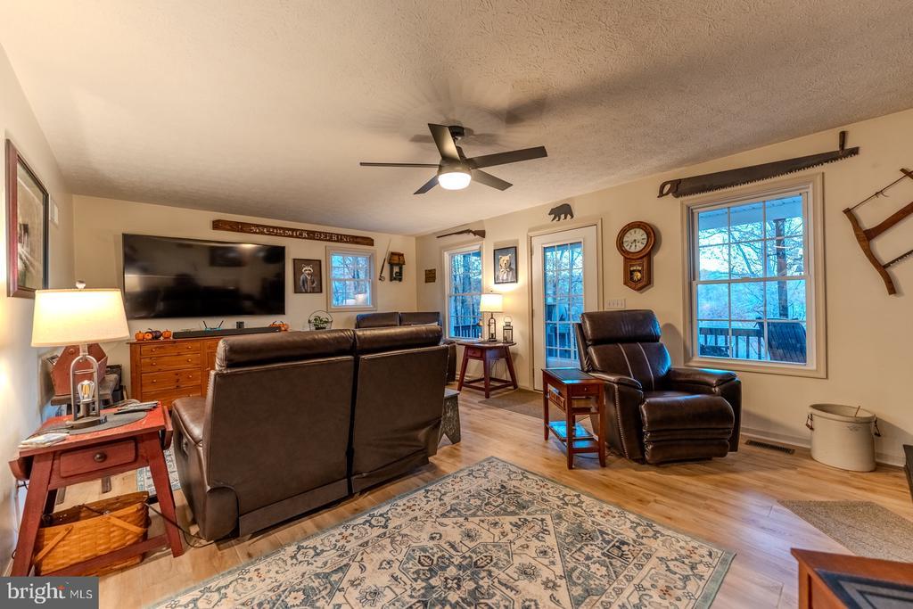 Paw Paw, West Virginia, 25434, United States, 3 Bedrooms Bedrooms, ,3 BathroomsBathrooms,Residential,For Sale,1989238