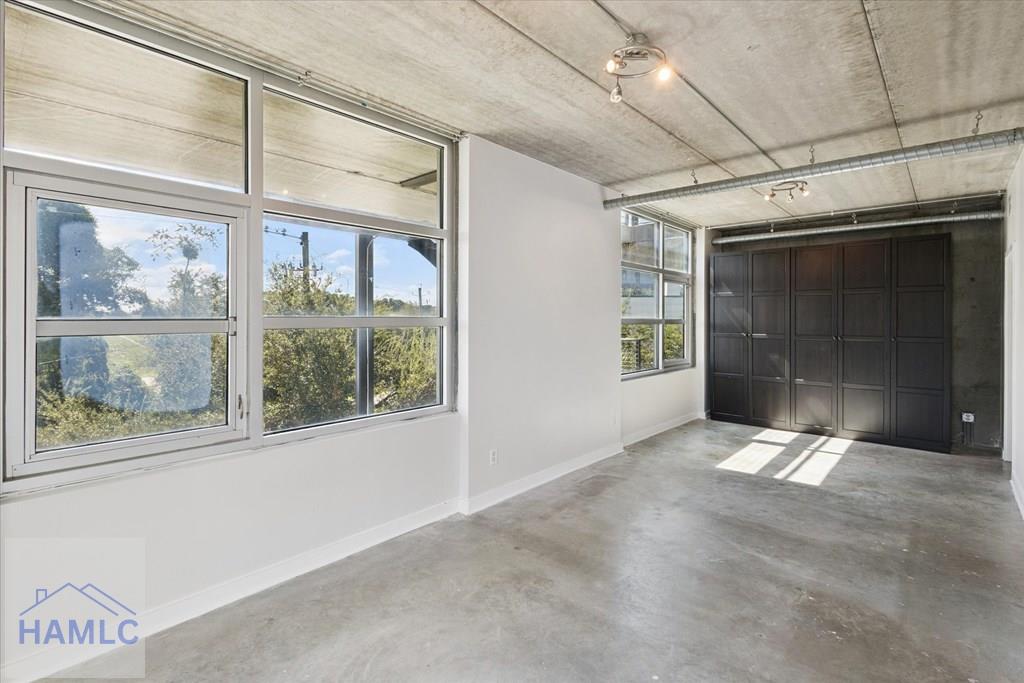 Savannah, Georgia, 31401, United States, 2 Bedrooms Bedrooms, ,3 BathroomsBathrooms,Residential,For Sale,1957679