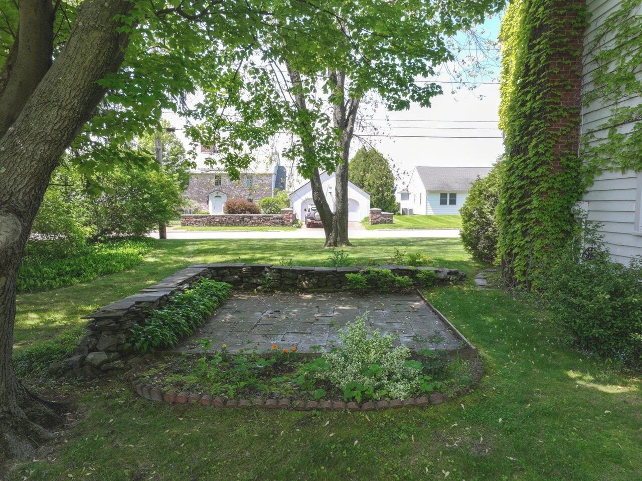 Burlington, Vermont, 05401, United States, 4 Bedrooms Bedrooms, ,2 BathroomsBathrooms,Residential,For Sale,1838710