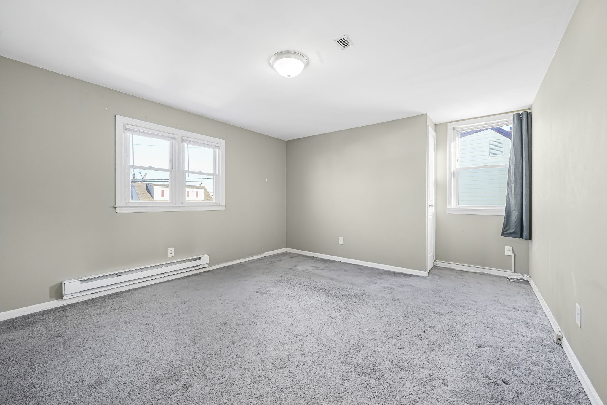 Elmwood Park, New Jersey, 07407, United States, 4 Bedrooms Bedrooms, ,2 BathroomsBathrooms,Residential,For Sale,2009645