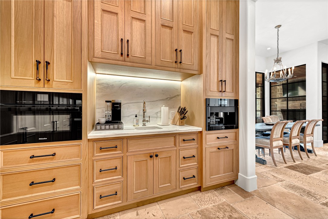 Fayetteville, Arkansas, 72704, United States, 4 Bedrooms Bedrooms, ,5 BathroomsBathrooms,Residential,For Sale,1993299