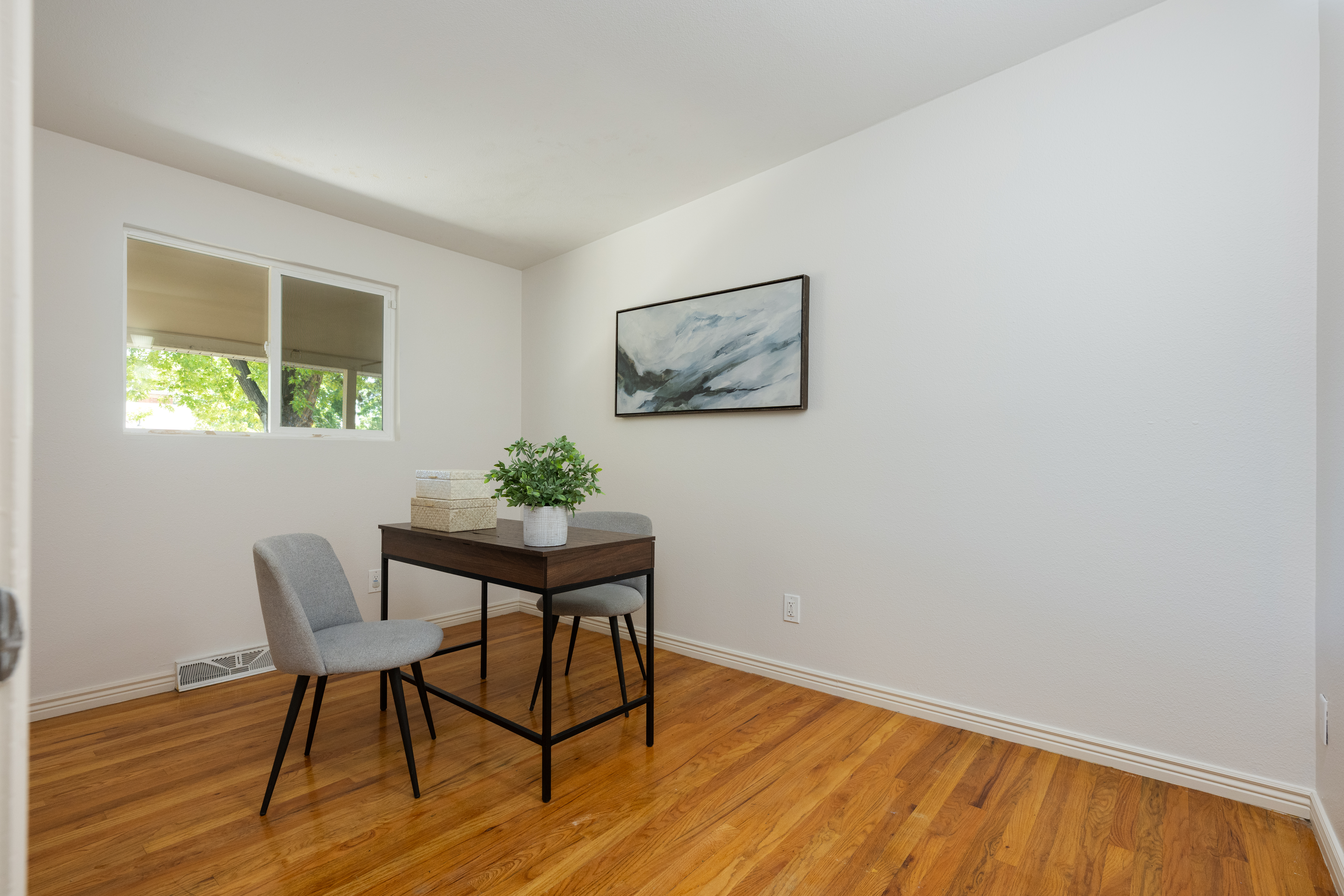  Beautiful mid-century modern home offering the perfect blend - 物件實景