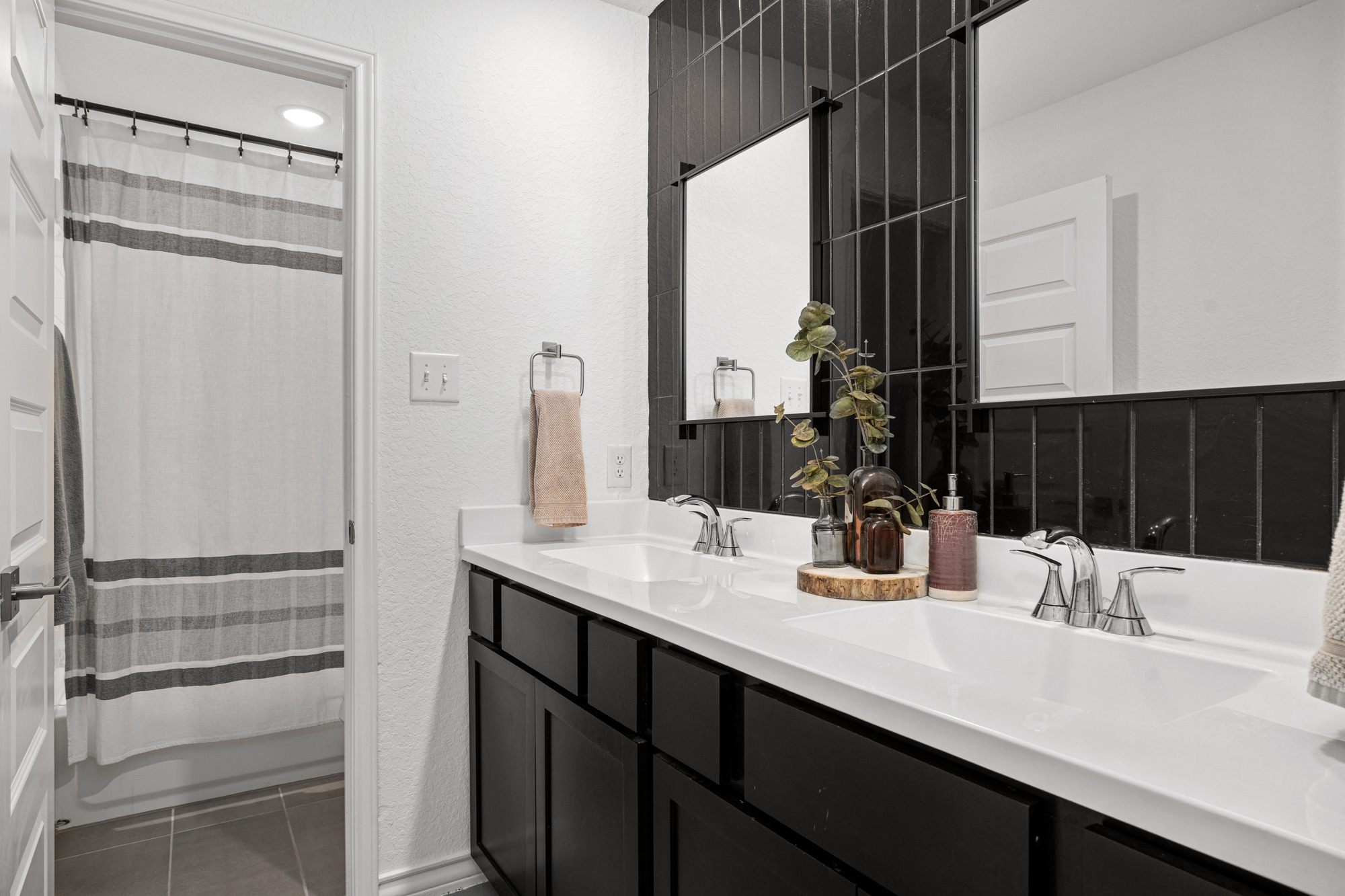 San Antonio, Texas, 78254, United States, 5 Bedrooms Bedrooms, ,3 BathroomsBathrooms,Residential,For Sale,1935697