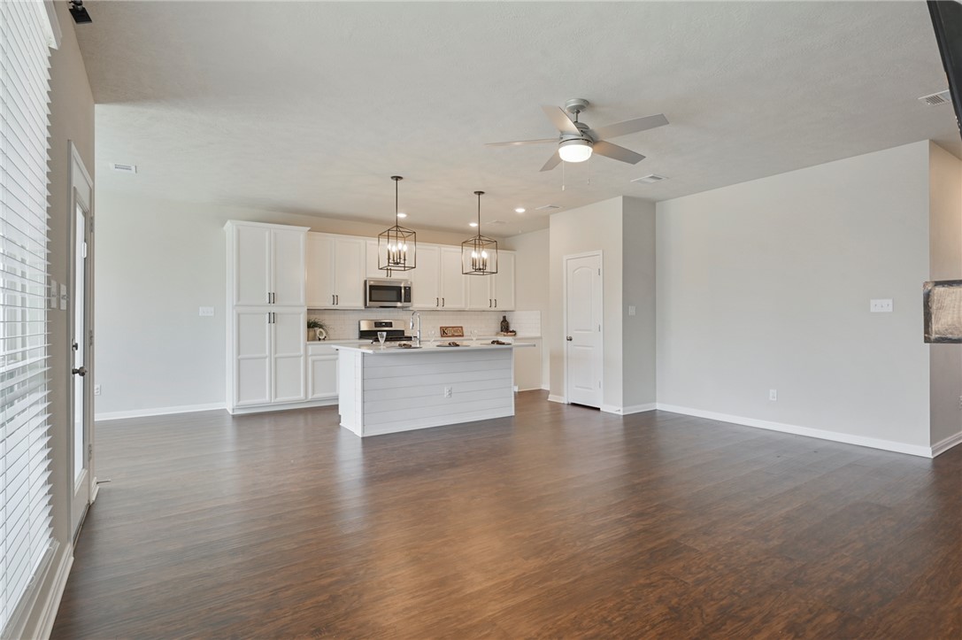College Station, Texas, 77845, United States, 5 Bedrooms Bedrooms, ,4 BathroomsBathrooms,Residential,For Sale,1778847