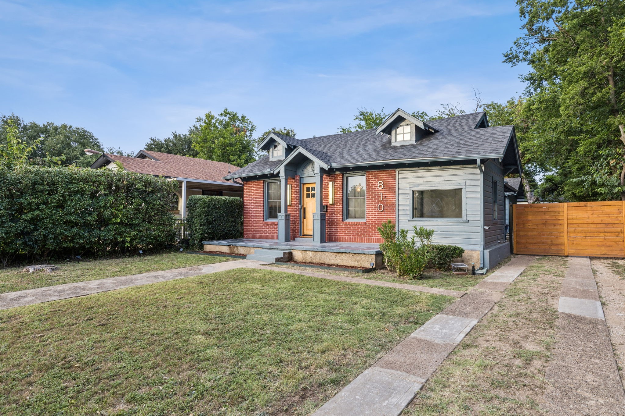 Dallas, Texas, 75208, United States, 3 Bedrooms Bedrooms, ,3 BathroomsBathrooms,Residential,For Sale,1926377