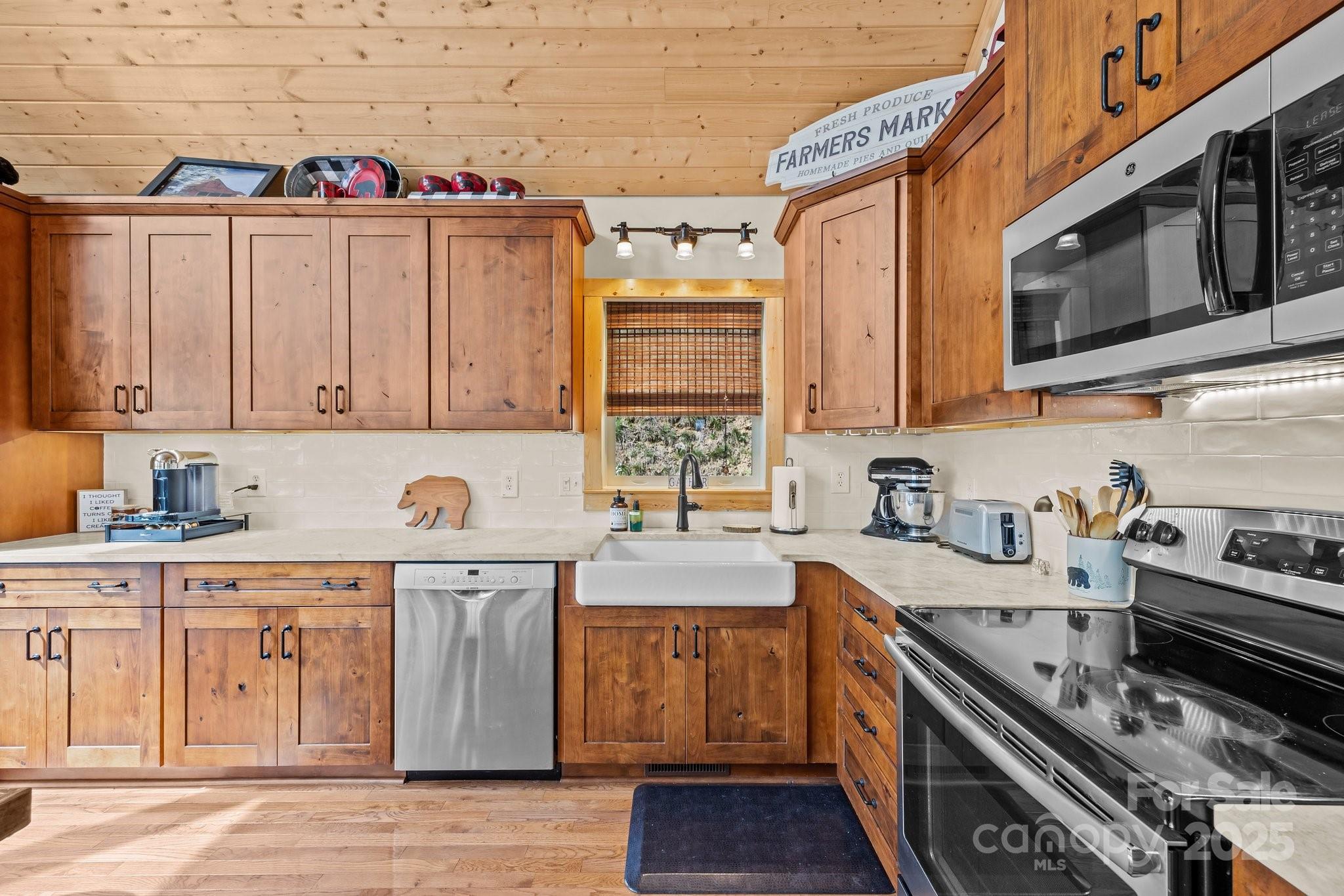 Waynesville, North Carolina, 28785, United States, 3 Bedrooms Bedrooms, ,2 BathroomsBathrooms,Residential,For Sale,1793601