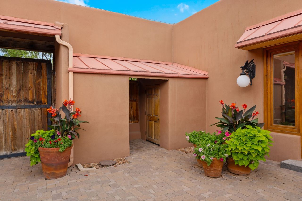 Santa Fe, New Mexico, 87501, United States, ,1 BathroomBathrooms,Residential,For Sale,1926126