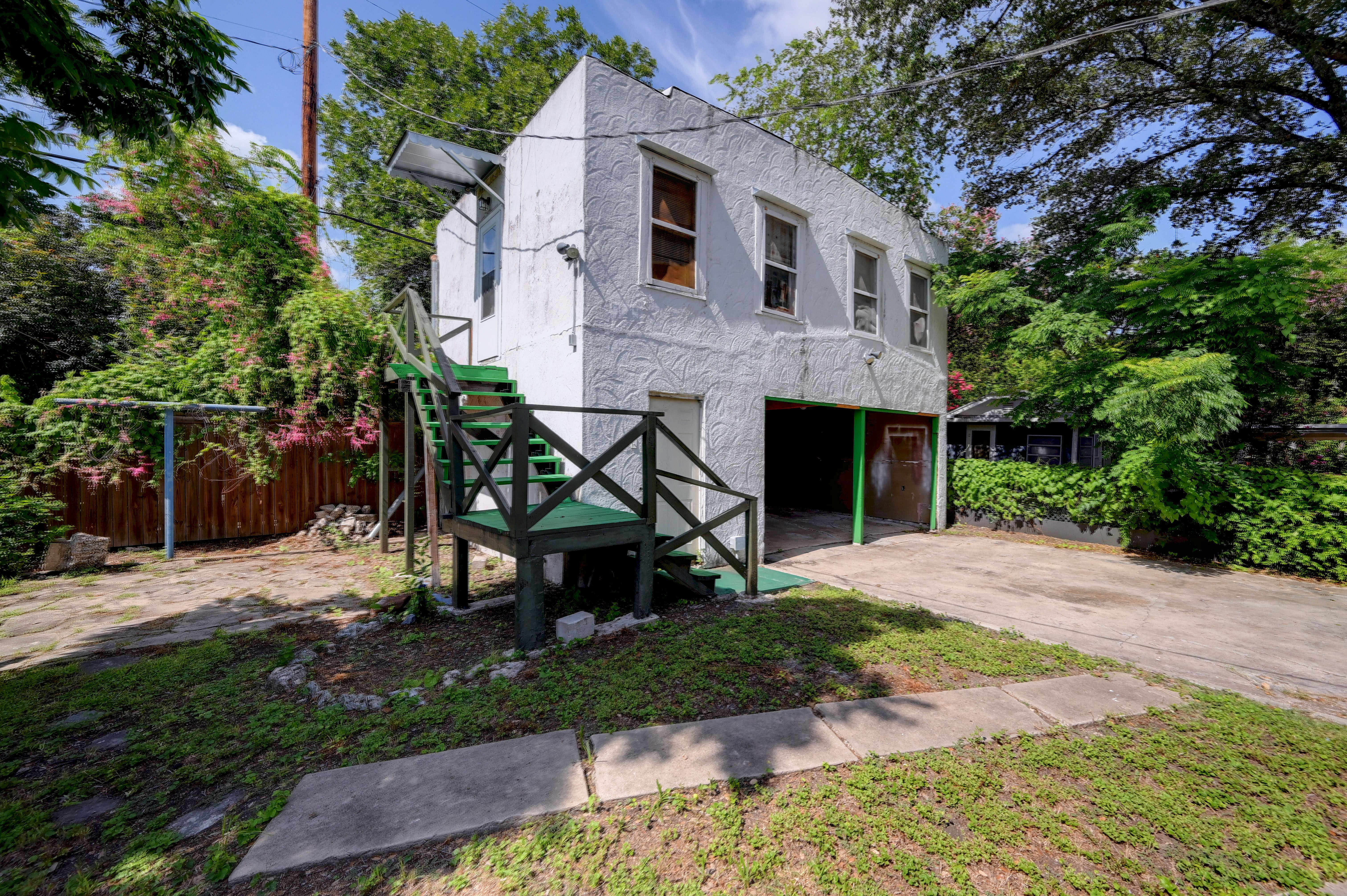  1927 Spanish Gem with Garage Apartment - 物件實景