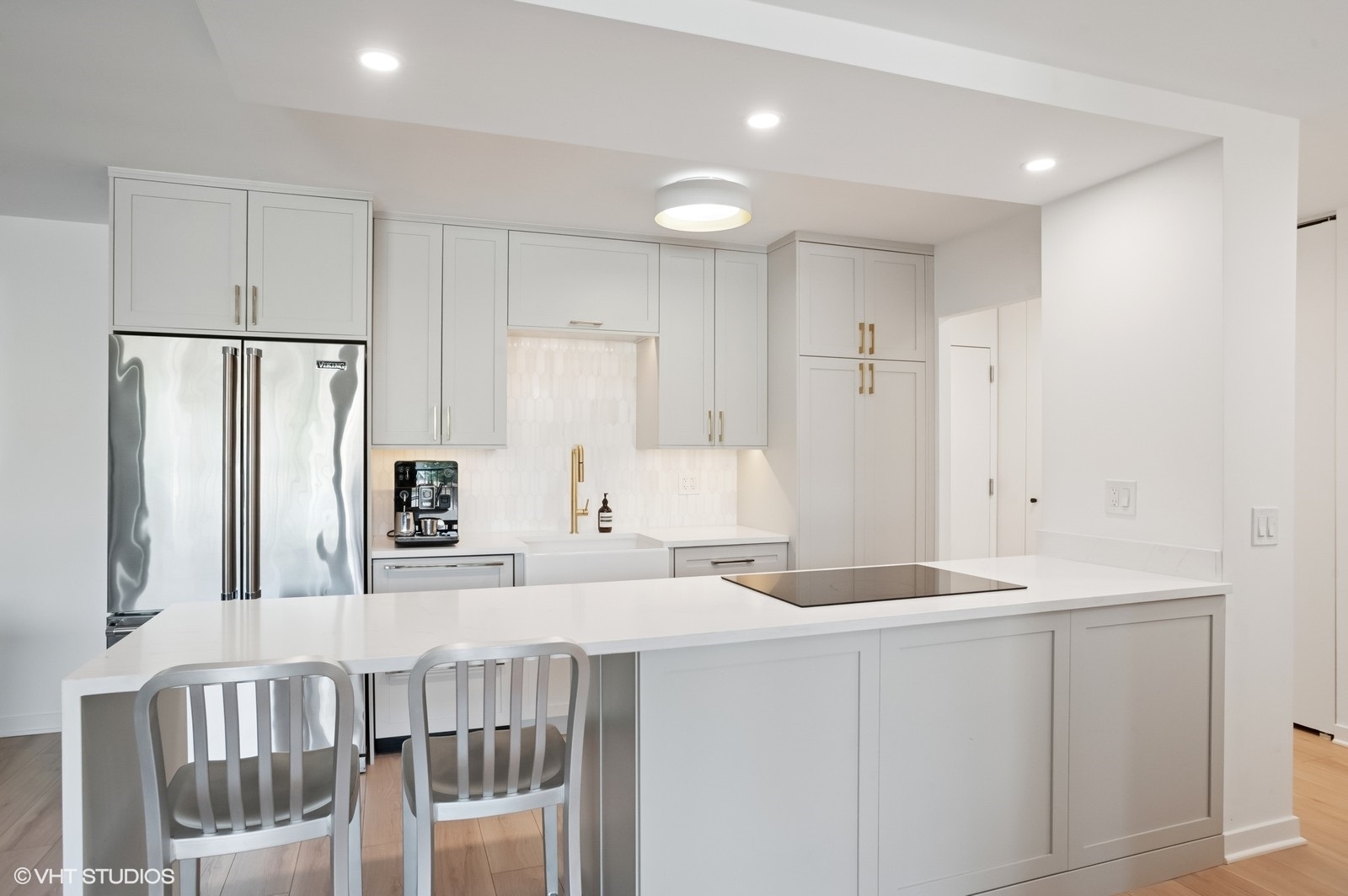 Chicago, Illinois, 60610, United States, 2 Bedrooms Bedrooms, ,2 BathroomsBathrooms,Residential,For Sale,1927209