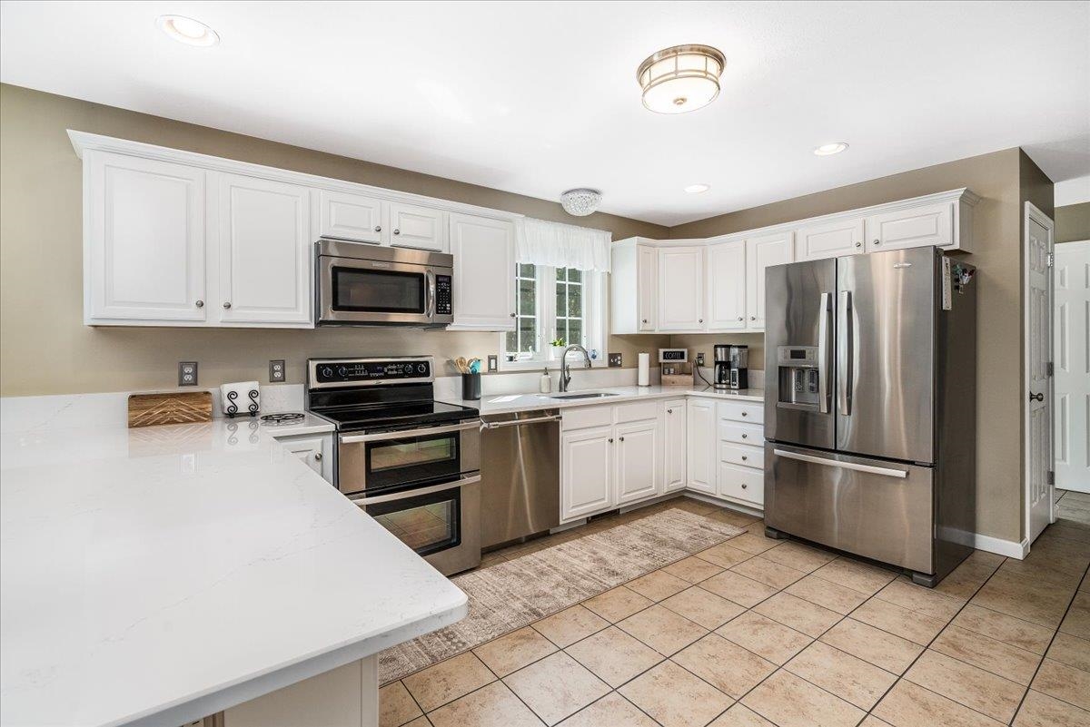 Bedford, New Hampshire, 03110, United States, 4 Bedrooms Bedrooms, ,3 BathroomsBathrooms,Residential,For Sale,1940392