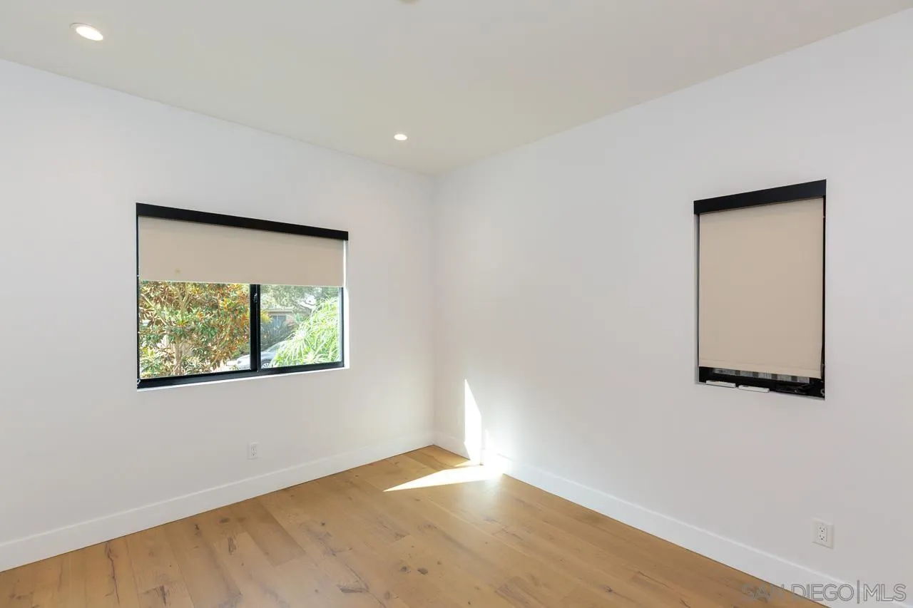 La Jolla, California, 92037, United States, 4 Bedrooms Bedrooms, ,3 BathroomsBathrooms,Residential,For Sale,1992074