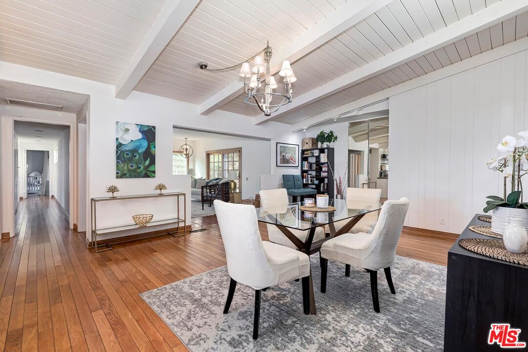 Los Angeles, California, 90008, United States, 4 Bedrooms Bedrooms, ,3 BathroomsBathrooms,Residential,For Sale,2001636