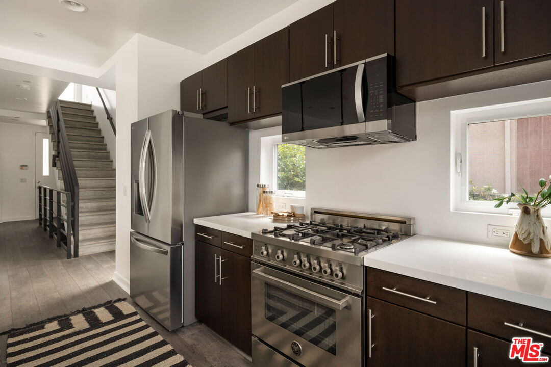 Los Angeles, California, 90026, United States, 3 Bedrooms Bedrooms, ,4 BathroomsBathrooms,Residential,For Sale,1927240