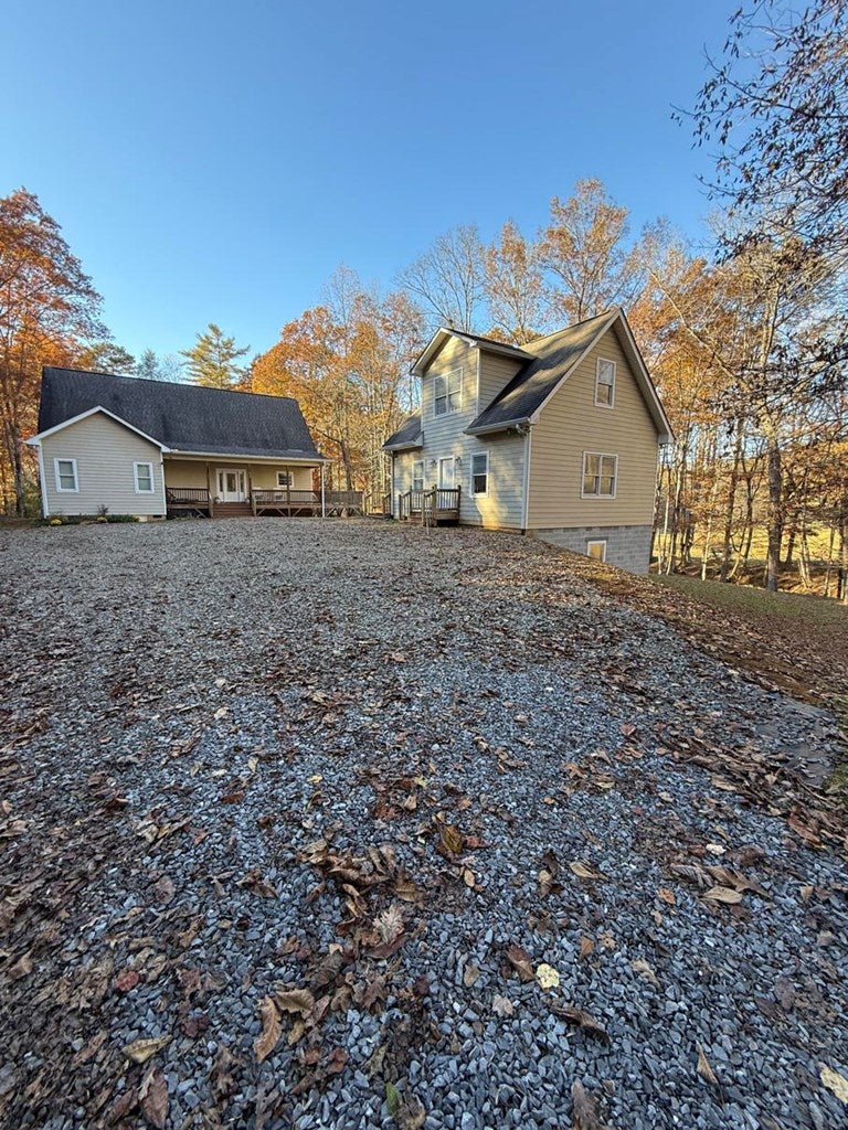 Murphy, North Carolina, 28906, United States, 4 Bedrooms Bedrooms, ,4 BathroomsBathrooms,Residential,For Sale,1989693