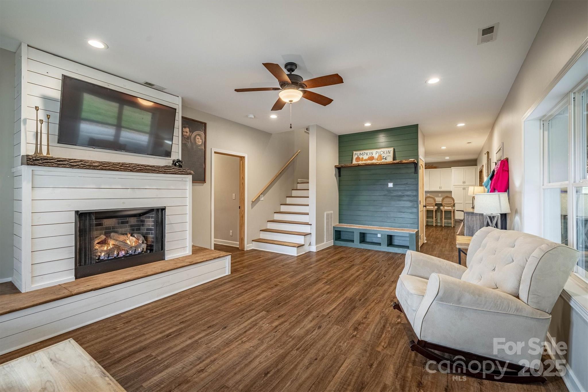 Lenoir, North Carolina, 28645, United States, 3 Bedrooms Bedrooms, ,3 BathroomsBathrooms,Residential,For Sale,1992065