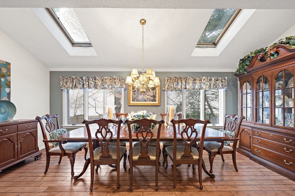 Danvers, Massachusetts, 01923, United States, 3 Bedrooms Bedrooms, ,2 BathroomsBathrooms,Residential,For Sale,2002112