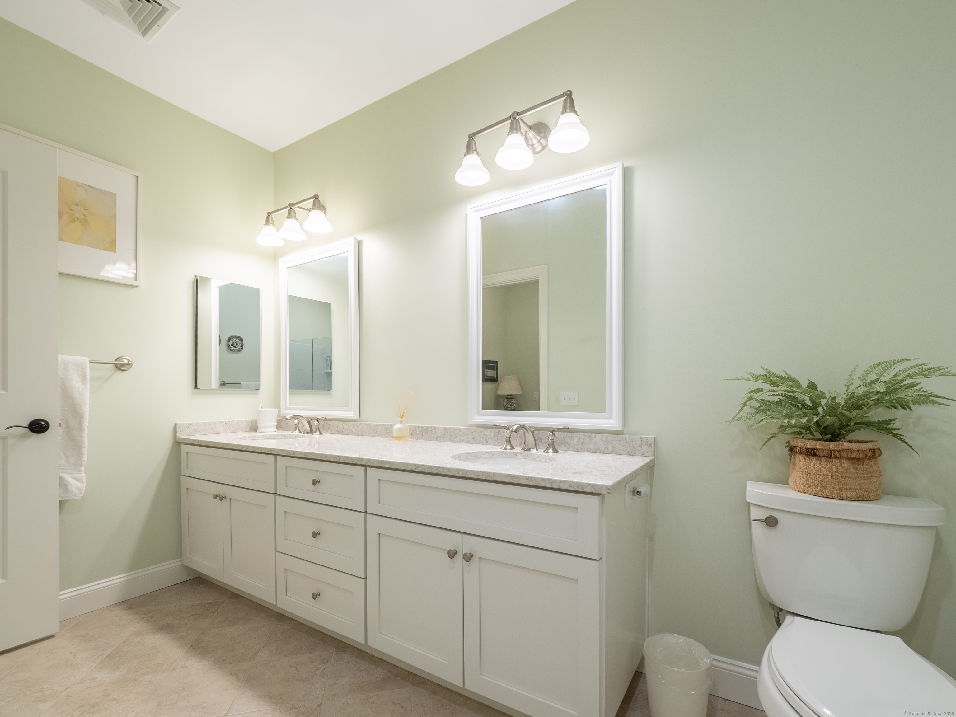 Ridgefield, Connecticut, 06877, United States, 2 Bedrooms Bedrooms, ,2 BathroomsBathrooms,Residential,For Sale,1989148