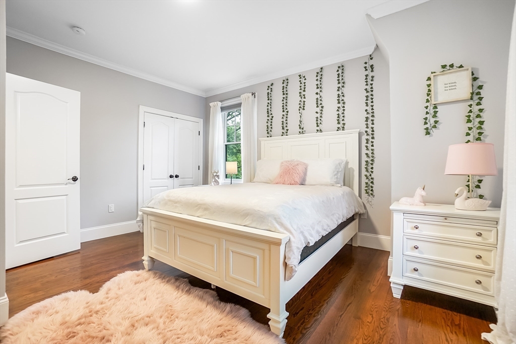 Newton, Massachusetts, 02460, United States, 4 Bedrooms Bedrooms, ,5 BathroomsBathrooms,Residential,For Sale,1929492