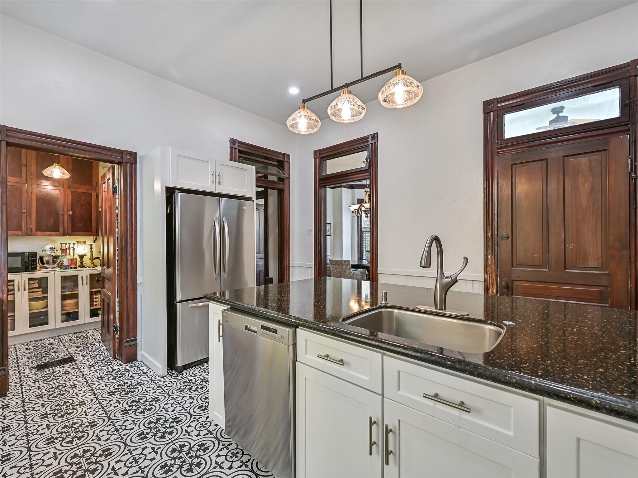 Galveston, Texas, 77550, United States, 4 Bedrooms Bedrooms, ,3 BathroomsBathrooms,Residential,For Sale,1818461