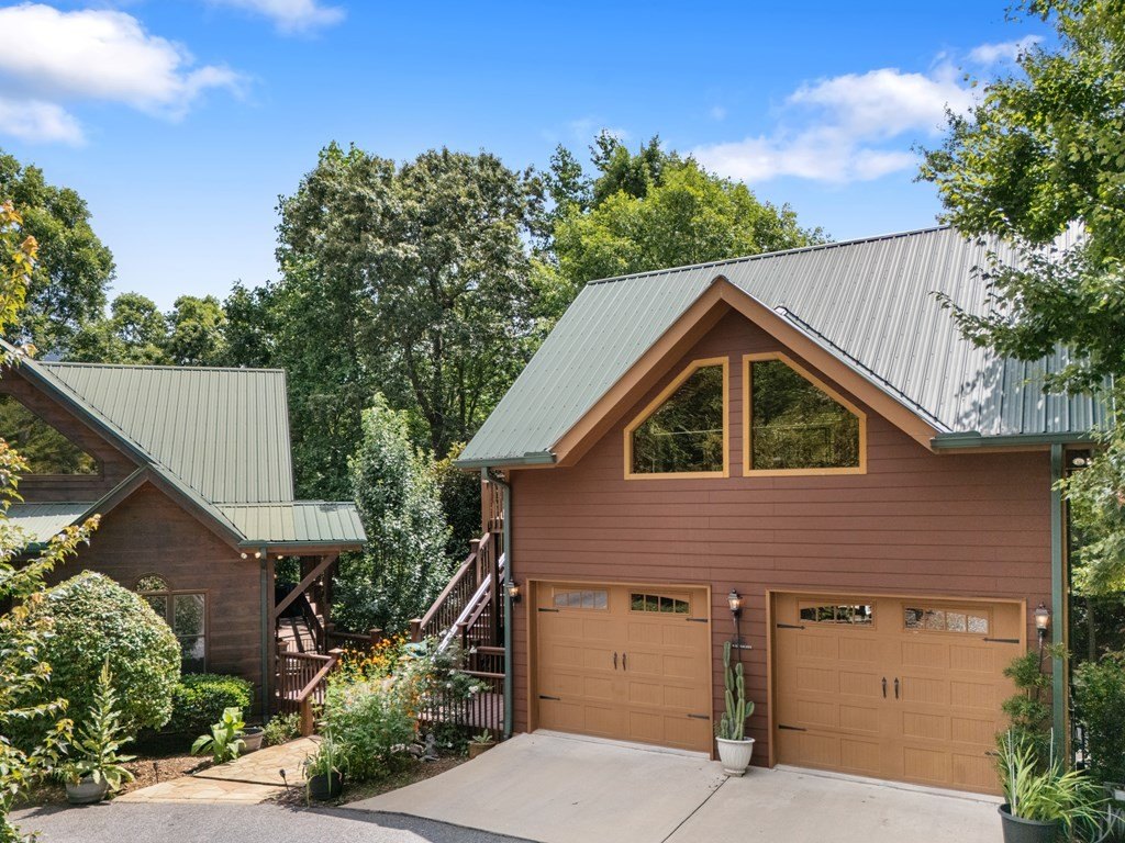 Blairsville, Georgia, 30512, United States, 3 Bedrooms Bedrooms, ,4 BathroomsBathrooms,Residential,For Sale,1895292