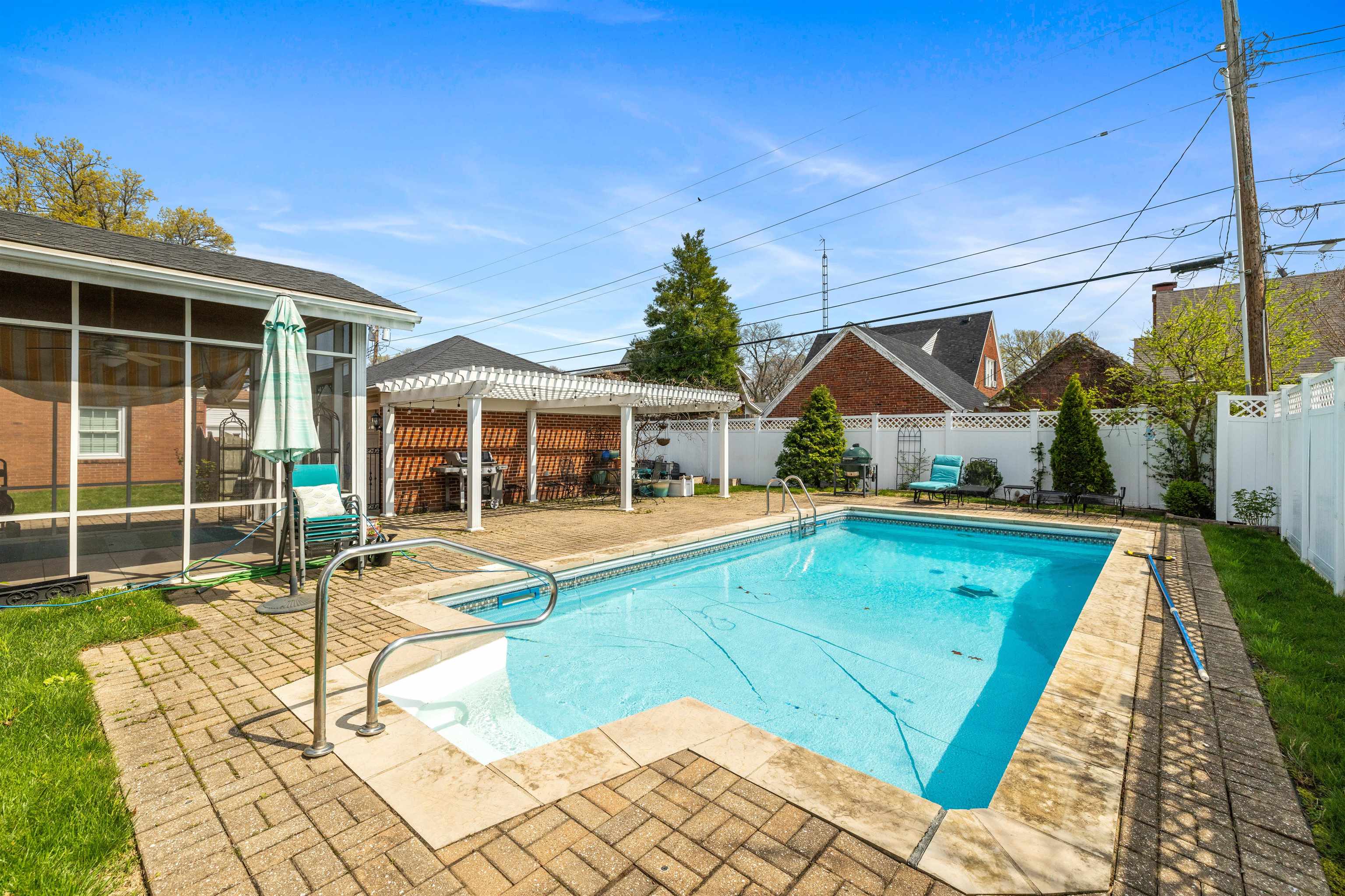 Owensboro, Kentucky, 42301, United States, 4 Bedrooms Bedrooms, ,4 BathroomsBathrooms,Residential,For Sale,1924397