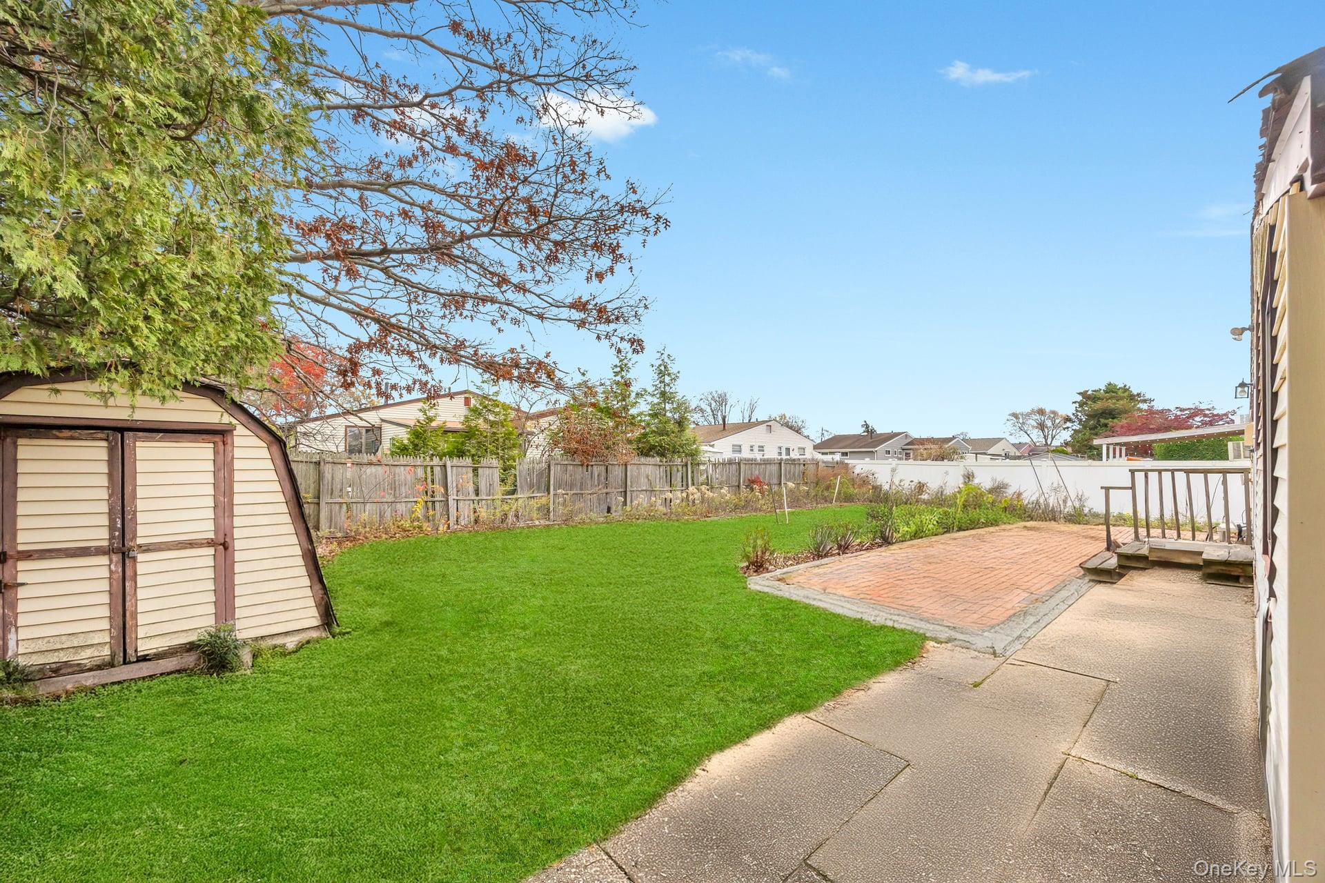 Deer Park, New York, 11729, United States, 4 Bedrooms Bedrooms, ,2 BathroomsBathrooms,Residential,For Sale,1992867