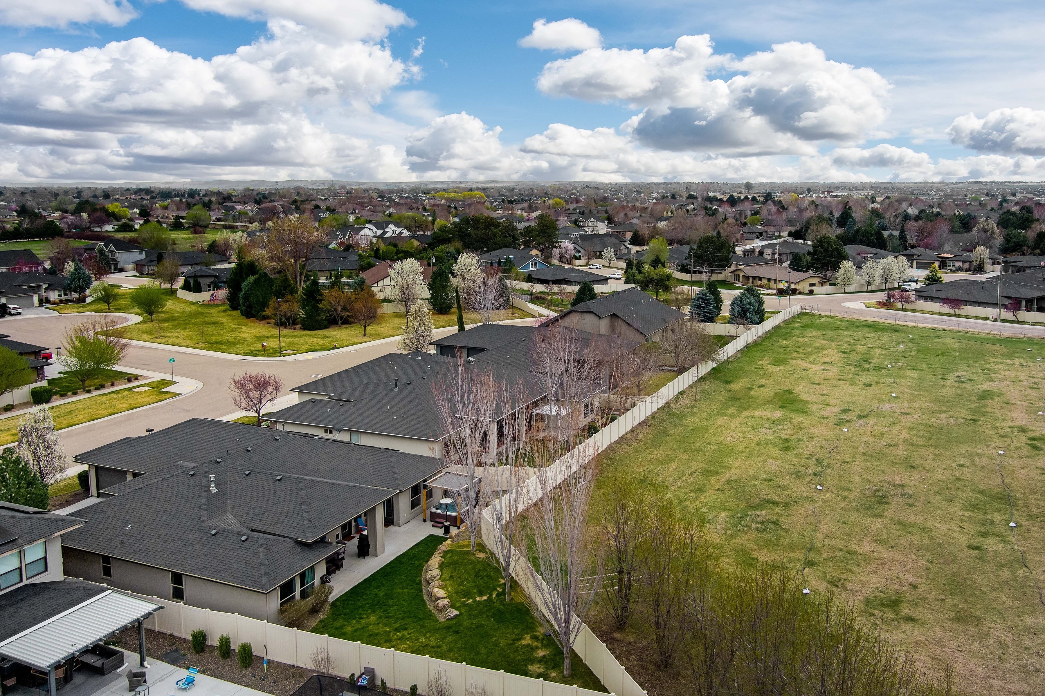  Beautiful Single Level - Former Builder Model Home - 物件實景