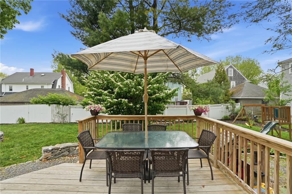 Warren, Rhode Island, 02885, United States, 2 Bedrooms Bedrooms, ,3 BathroomsBathrooms,Residential,For Sale,2048130